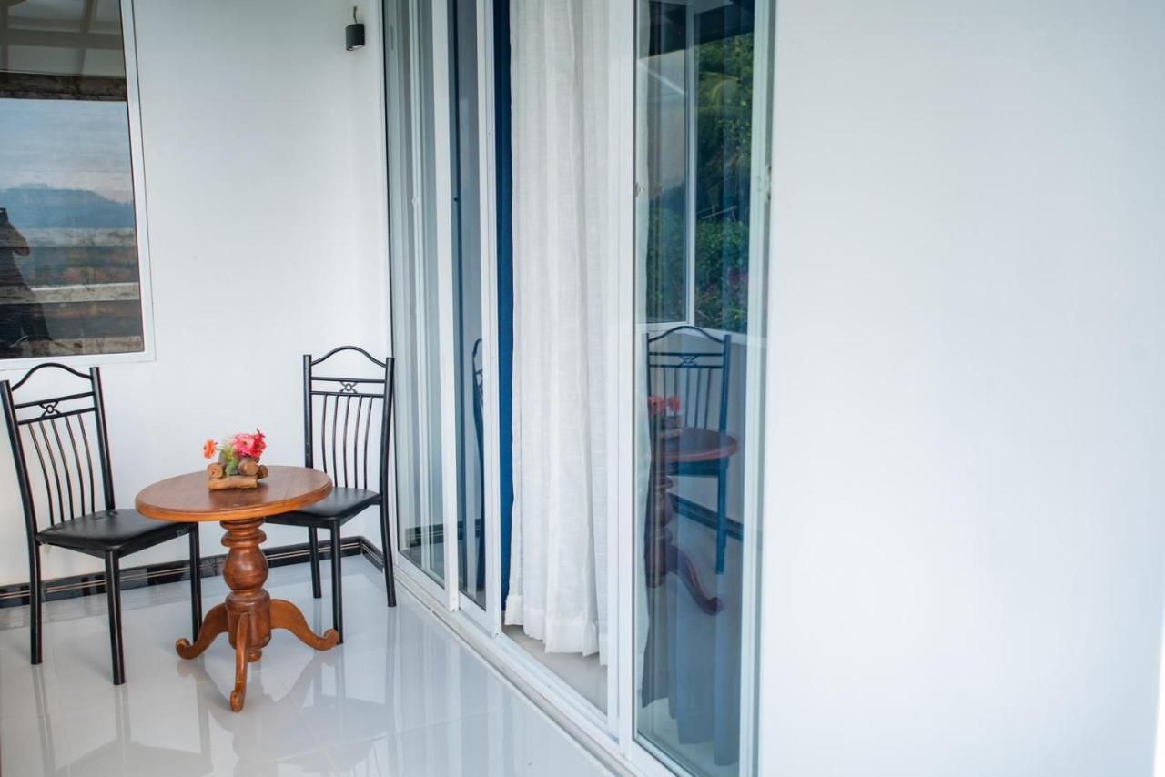 Sky Edge Homestay Канді Екстер'єр фото