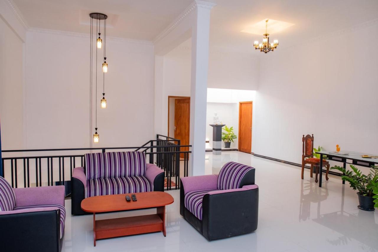 Sky Edge Homestay Канді Екстер'єр фото